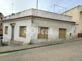 Piso, 300.00 m², cerca de bus y tren, Calle Cuba, 14-16