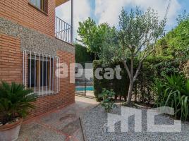 Houses (villa / tower), 281.00 m², Calle dels Xops