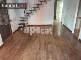 Piso, 80.00 m², cerca de bus y tren, seminuevo