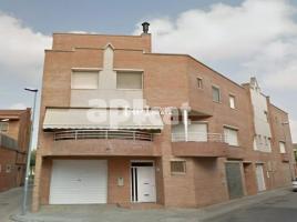 Casa (unifamiliar adossada), 304 m², Zona