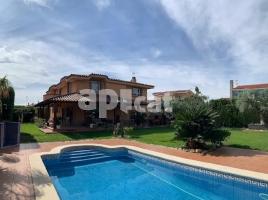 Casa (xalet / torre), 289.00 m², Calle Varsòvia