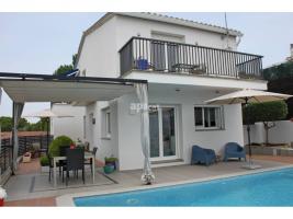 Detached house, 244.00 m², almost new