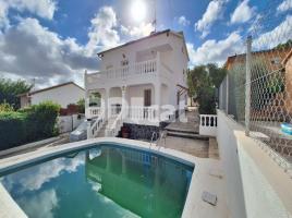 Houses (villa / tower), 220.00 m², Calle del Bosc