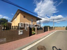 Houses (detached house), 395.00 m², near bus and train, almost new