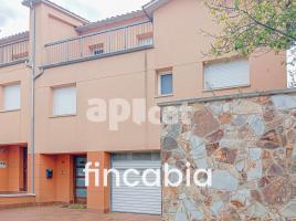 Casa (unifamiliar adosada), 237.00 m², seminuevo