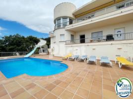 Houses (villa / tower), 366.00 m², Calle Eivissa, 6