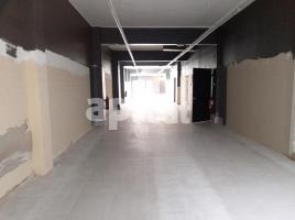 For rent business premises, 224.00 m², near bus and train