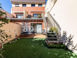 Houses (terraced house), 225 m², almost new, Zona