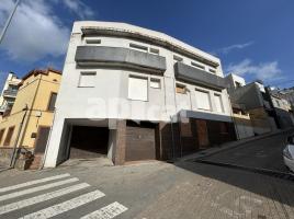 Propiedad vertical, 1200.00 m², nuevo, Calle del Sol, 3