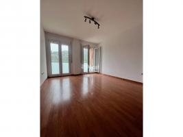 Pis, 63.00 m², fast neu