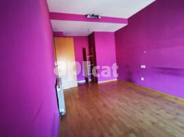 Piso, 74.00 m², cerca de bus y tren, seminuevo