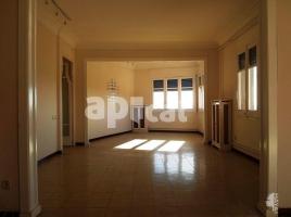 Flat, 220.00 m², near bus and train