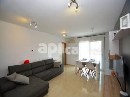 Dúplex, 135.00 m², cerca de bus y tren, seminuevo