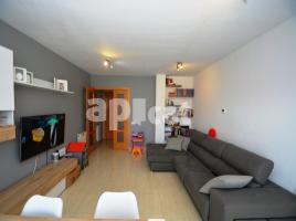 Dúplex, 135.00 m², cerca de bus y tren, seminuevo