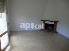 Piso, 85.00 m², cerca de bus y tren