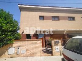 Casa (unifamiliar adossada), 202.00 m², prop de bus i tren, seminou