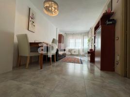 Flat, 93.00 m², near bus and train, Centre