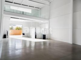 Louer , 426.00 m², Santa Oliva