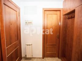 Apartament, 97.00 m², in der Nähe von Bus und Bahn, fast neu