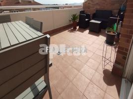 Attic, 92.00 m², near bus and train, almost new, centro