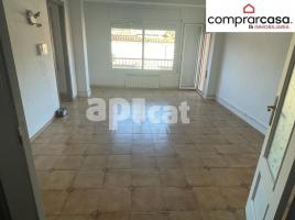 Piso, 102.00 m², cerca de bus y tren