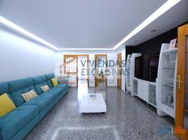 Casa (unifamiliar adosada), 324.00 m², cerca de bus y tren