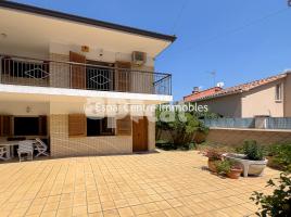 Houses (detached house), 169.00 m², near bus and train, El Papiol