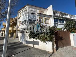 Houses (terraced house), 151.00 m², near bus and train, Calle d'Astorga