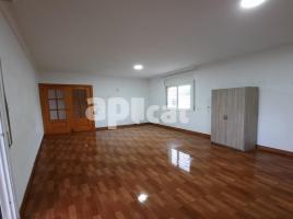 Casa (unifamiliar aïllada), 218.00 m², prop de bus i tren, seminou