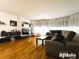 Piso, 254.00 m², cerca de bus y tren