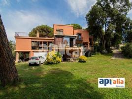 Houses (detached house), 326.00 m², near bus and train