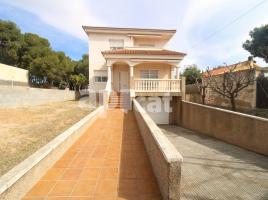 Casa (unifamiliar aislada), 332.00 m², cerca de bus y tren