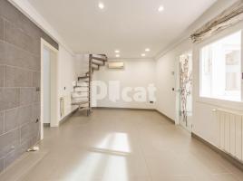 Attic, 89.00 m², near bus and train, Centre