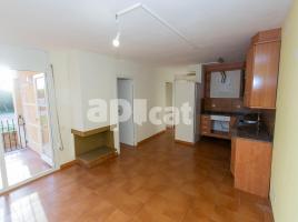 Piso, 76.00 m², cerca de bus y tren