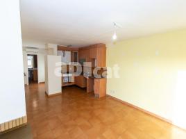 Piso, 76.00 m², cerca de bus y tren