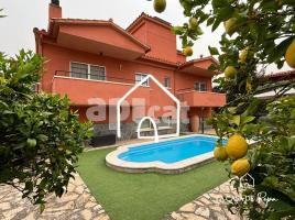 Houses (detached house), 430.00 m², near bus and train, almost new, Masquefa