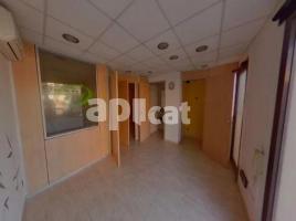 Local comercial, 32.00 m², cerca de bus y tren, Calle de Serra Jordi