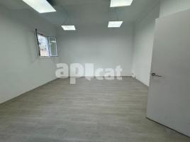 For rent business premises, 105.00 m², close to bus and metro, Calle del Turó Blau