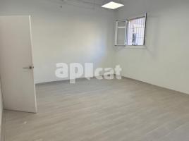 For rent business premises, 105.00 m², close to bus and metro, Calle del Turó Blau