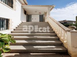 Casa (chalet / torre), 295.00 m², cerca de bus y tren