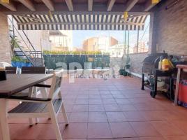 Casa (unifamiliar adosada), 337.00 m², cerca de bus y tren, seminuevo, Calle del Jura