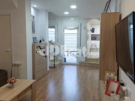 Casa (unifamiliar adosada), 337.00 m², cerca de bus y tren, seminuevo, Calle del Jura