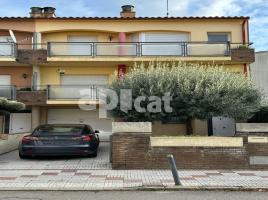 Terraced house, 195.00 m², near bus and train