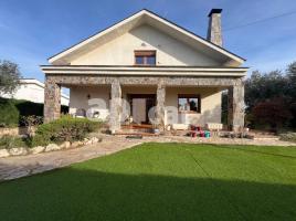 Houses (detached house), 257.00 m², near bus and train