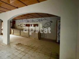 Casa (unifamiliar aislada), 381.00 m², cerca de bus y tren