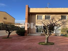 Houses (terraced house), 175.00 m², near bus and train, Avenida Països Catalans