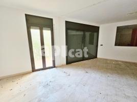 Pis, 122.30 m², prop de bus i tren, nou