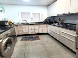 Piso, 90.00 m², cerca de bus y tren, Calle del Marroc