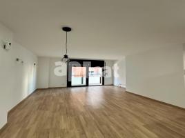 Flat, 60.00 m², close to bus and metro, almost new