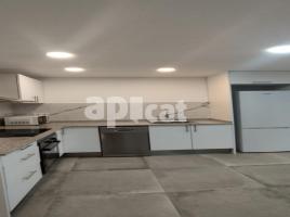 Pis, 76.00 m², 附近的公共汽車和火車, Calle de Sardà